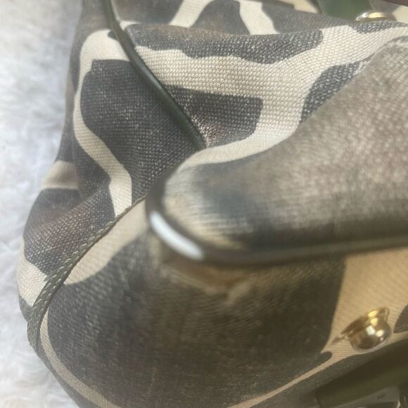 Dooney & Bourke Giraffe Print Canvas Olive Green & beige tote leather straps - Picture 15 of 15